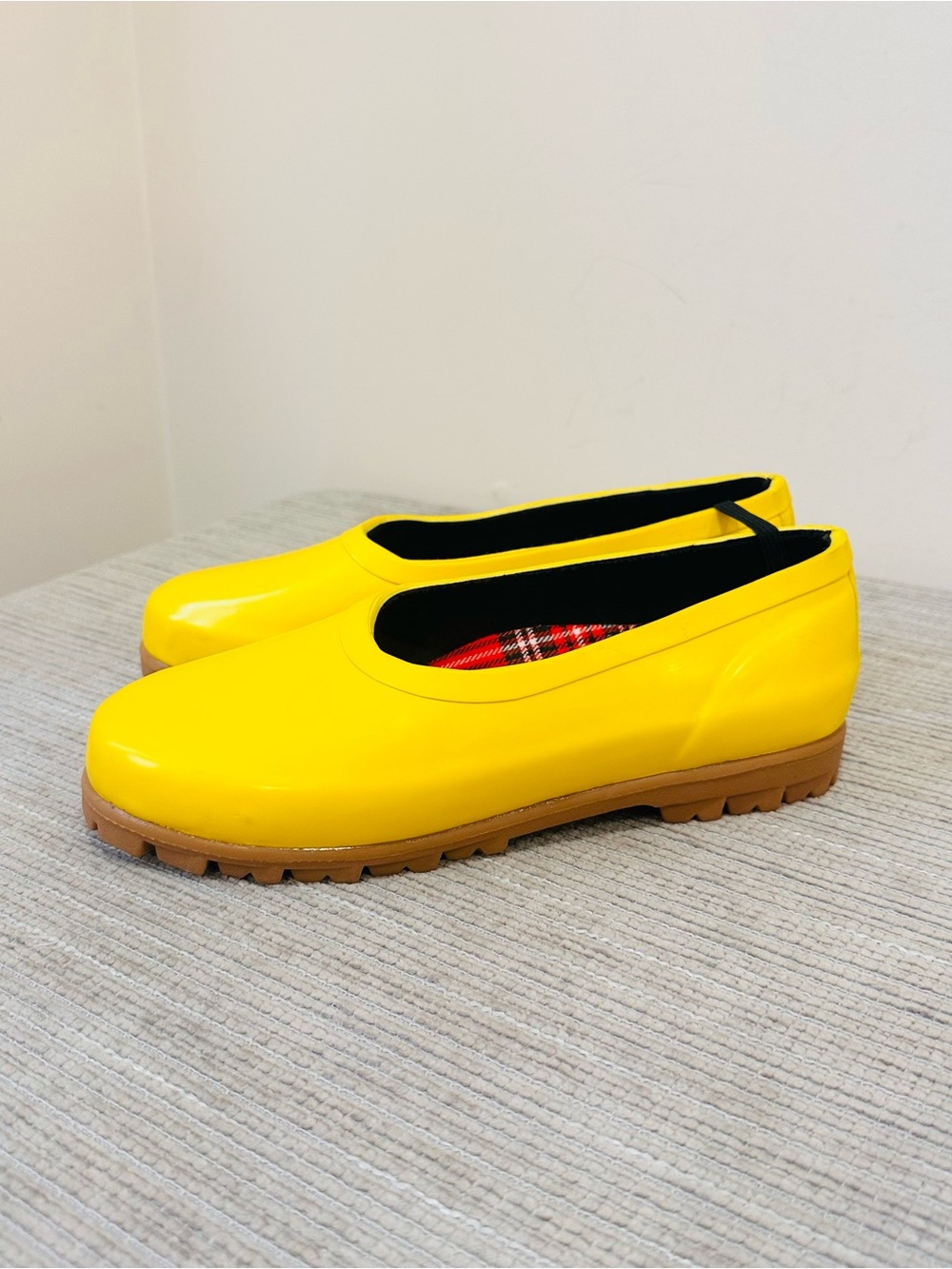 70s/80s vintage Mid West Yellow Rubber Rain Shoes Size 8